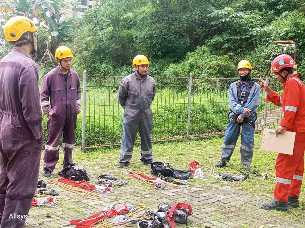 Pelatihan Safety Leader bekerja di ketinggian – Muhammad Hadi Allsys Solutions”